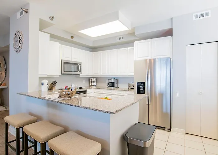 Colony West Penthouse 2a By Pkrm Apartment
